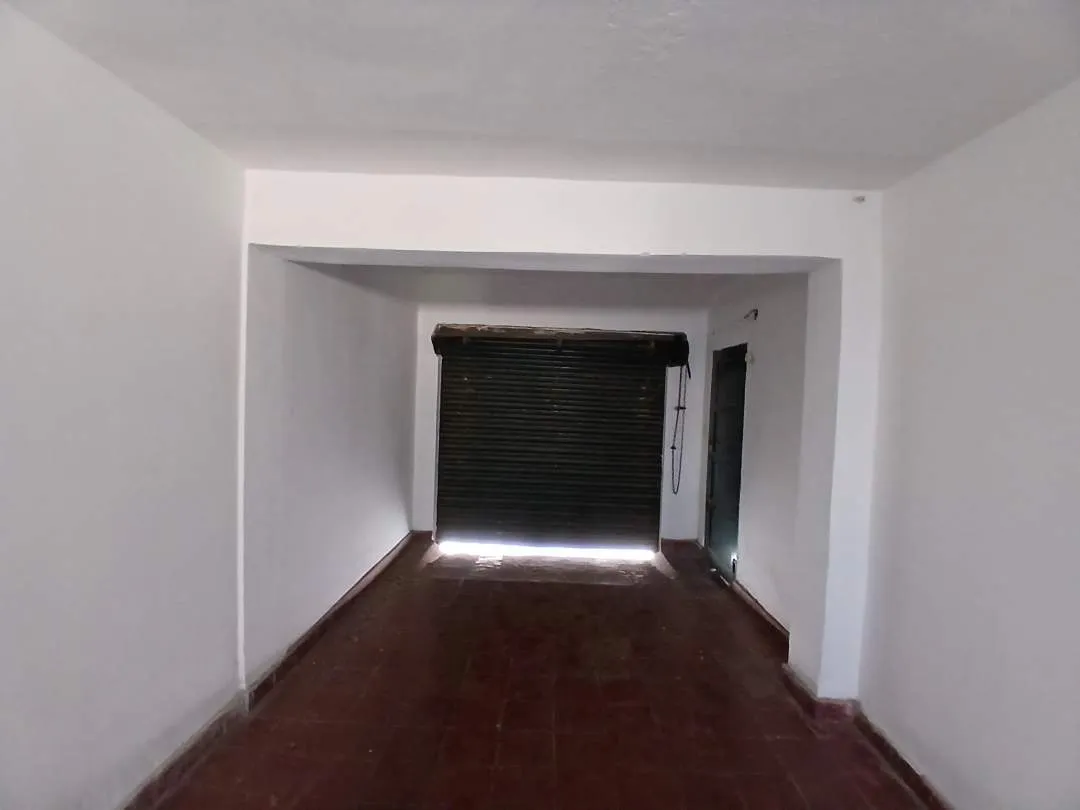 Alquiler. Casa 2 dormitorios. Carlos Pellegrini y Av. Sarmiento
