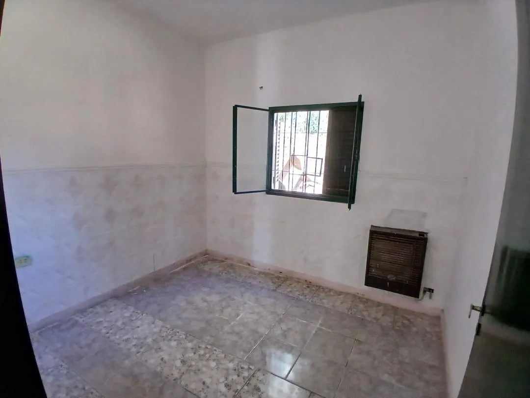 Alquiler. Casa 2 dormitorios. Carlos Pellegrini y Av. Sarmiento