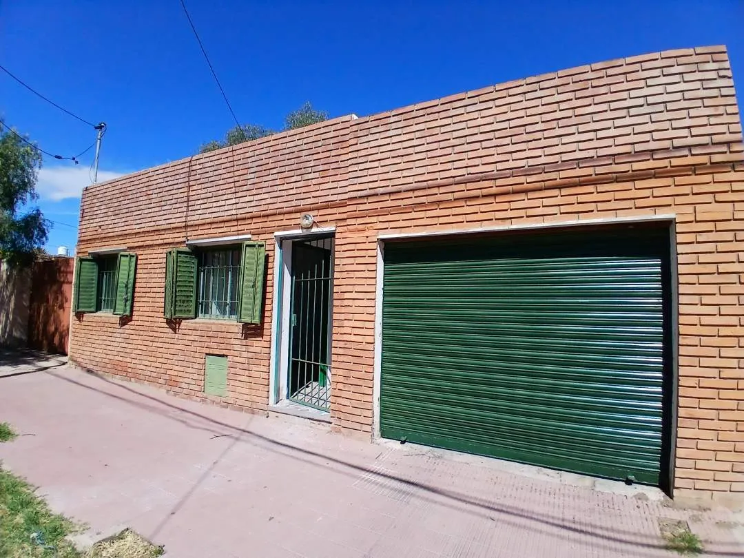 Alquiler. Casa 2 dormitorios. Carlos Pellegrini y Av. Sarmiento