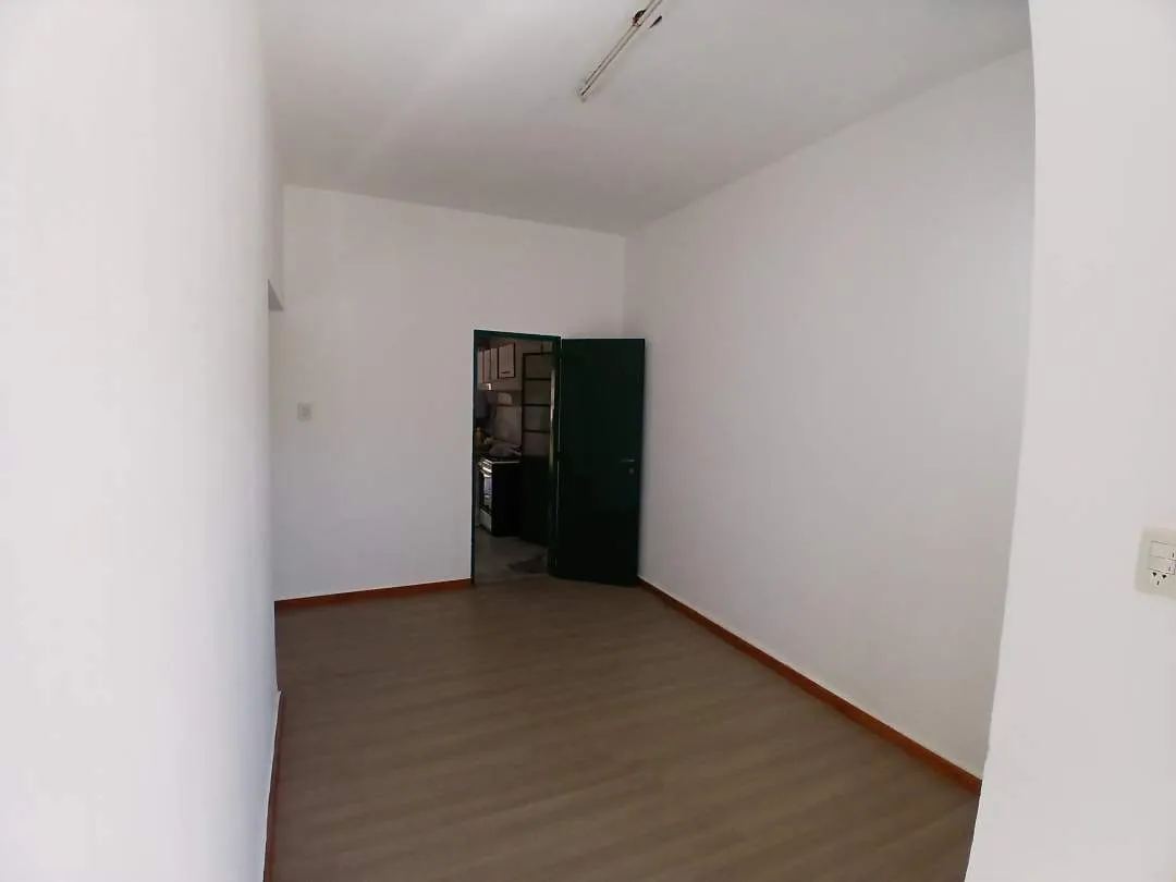 Alquiler. Casa 2 dormitorios. Carlos Pellegrini y Av. Sarmiento