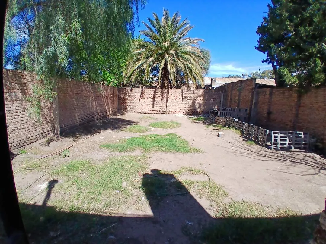 Alquiler. Casa 2 dormitorios. Carlos Pellegrini y Av. Sarmiento
