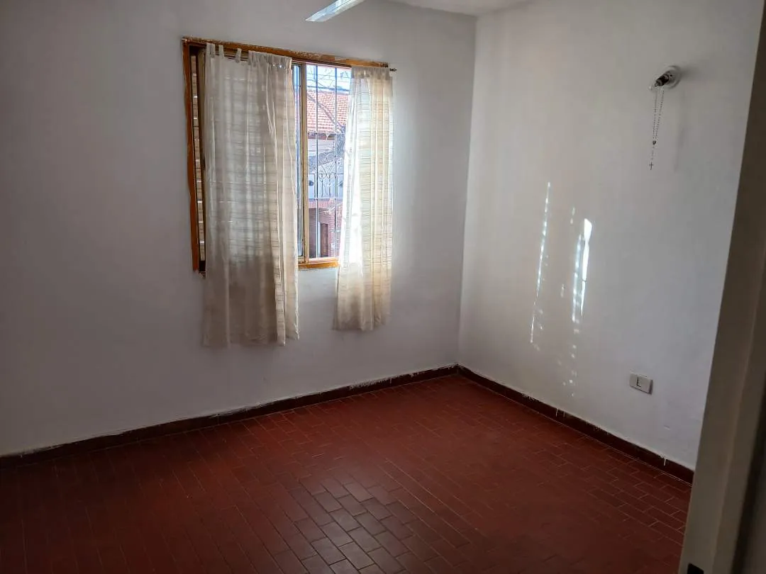 Departamento 4 Dormitorios. Rivadavia y Buenos Aires