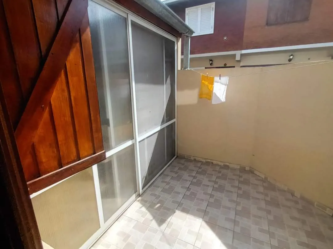 433 - TRIPLEX 3 DORMITORIOS , 2 BAÑOS