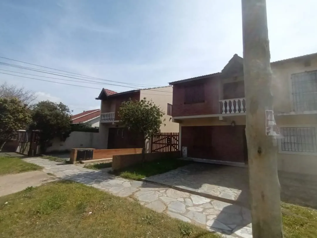 433 - TRIPLEX 3 DORMITORIOS , 2 BAÑOS