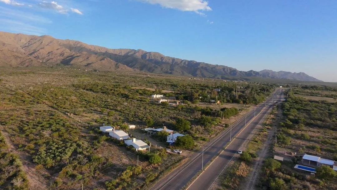 Complejo de Cabañas + Local Comercial + Casa