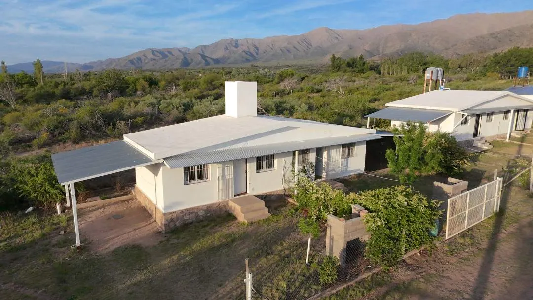 Complejo de Cabañas + Local Comercial + Casa