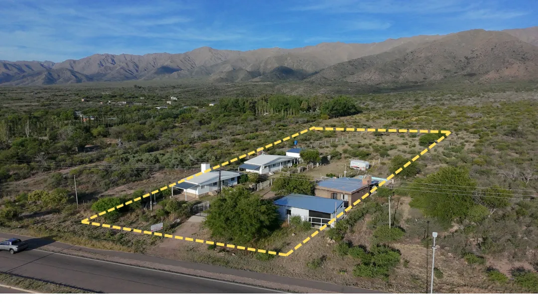 Complejo de Cabañas + Local Comercial + Casa