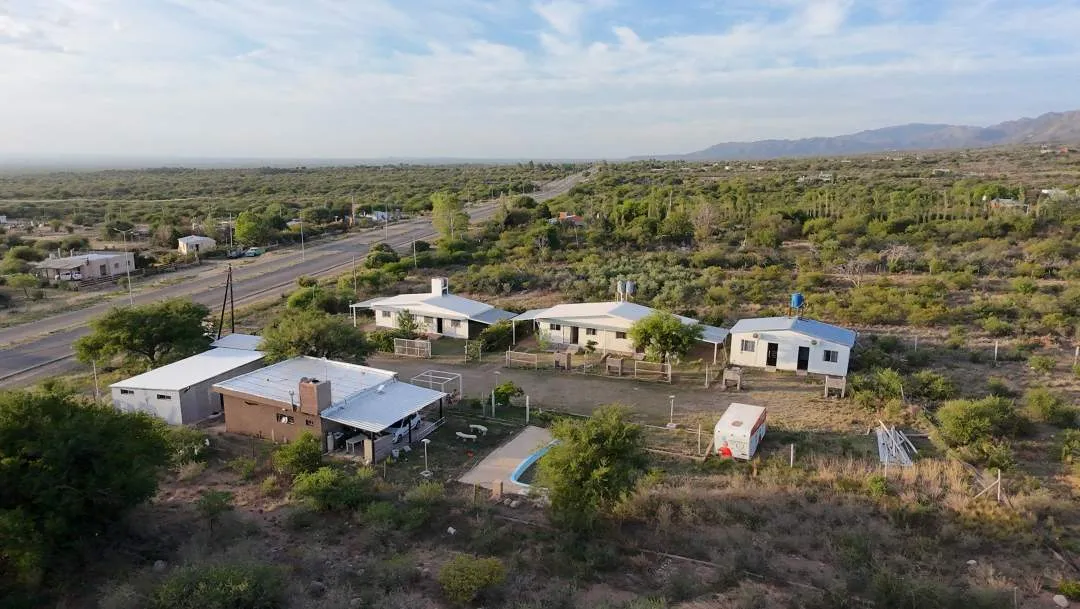 Complejo de Cabañas + Local Comercial + Casa