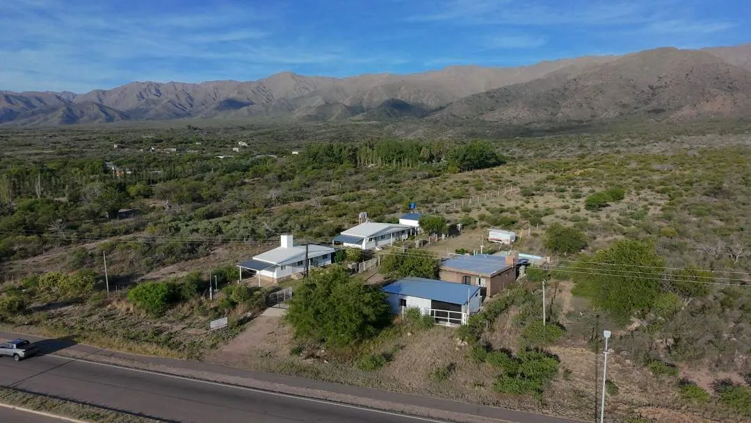 Complejo de Cabañas + Local Comercial + Casa