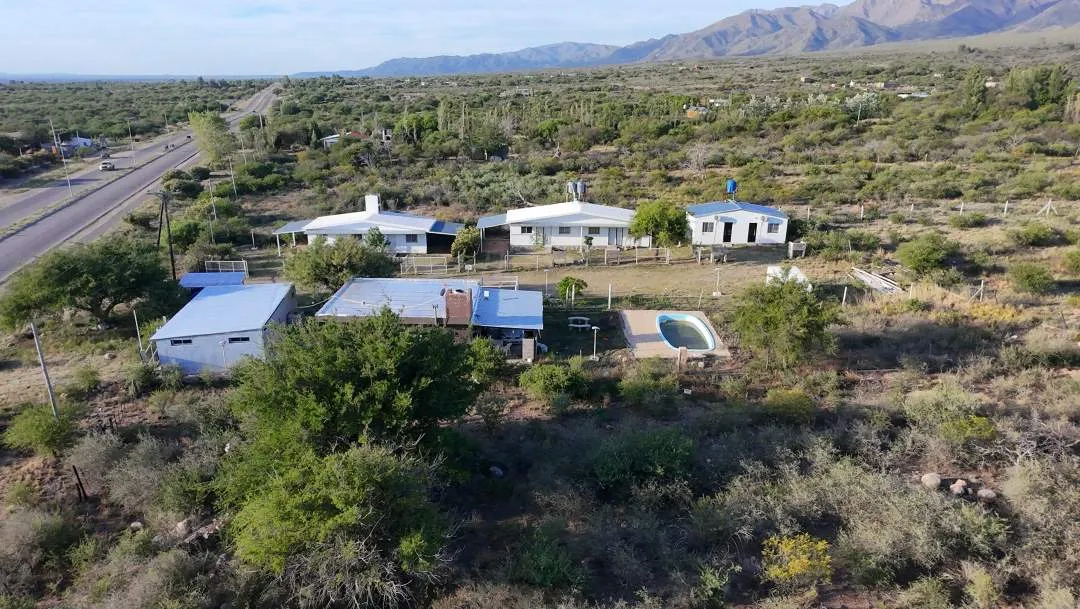 Complejo de Cabañas + Local Comercial + Casa