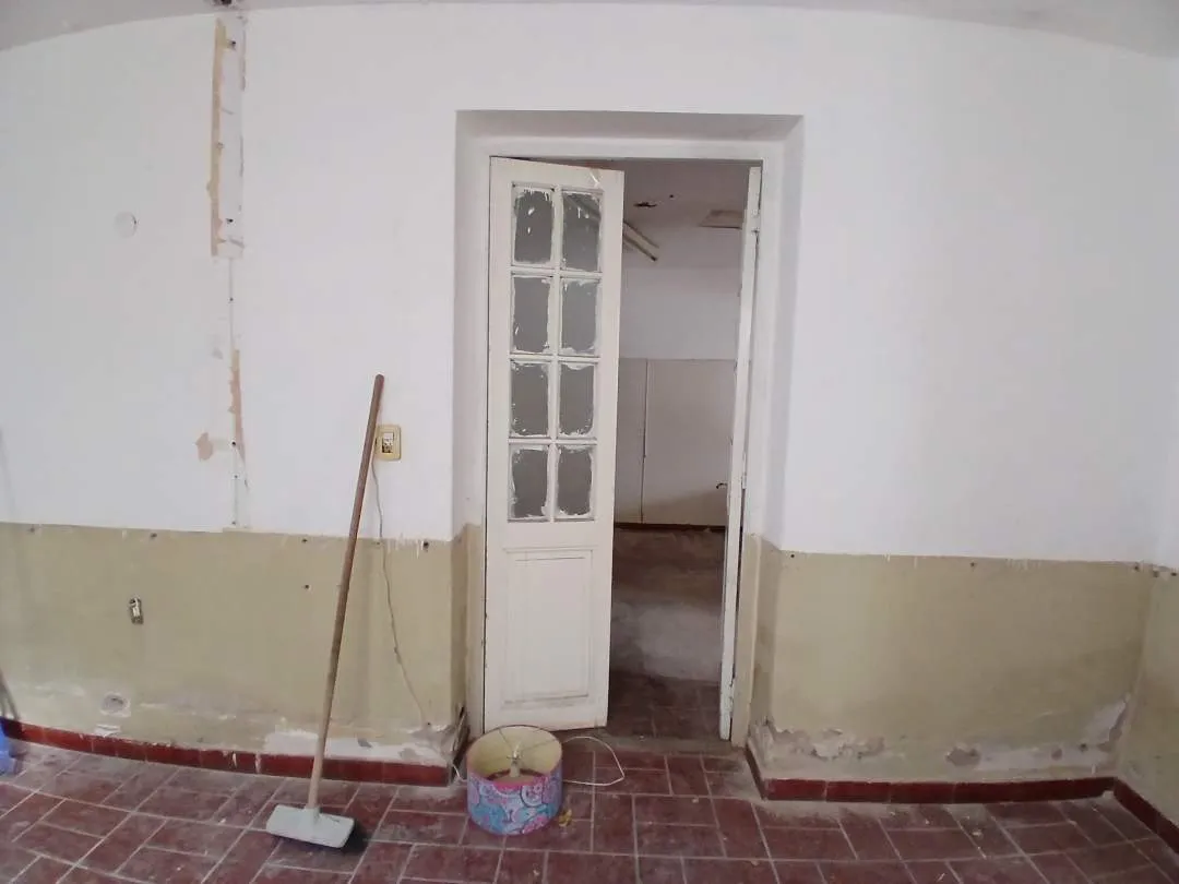 Local Comercial a RECICLAR . Lavalle entre Rivadavia y Colón