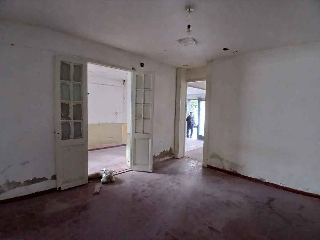 Local Comercial a RECICLAR . Lavalle entre Rivadavia y Colón