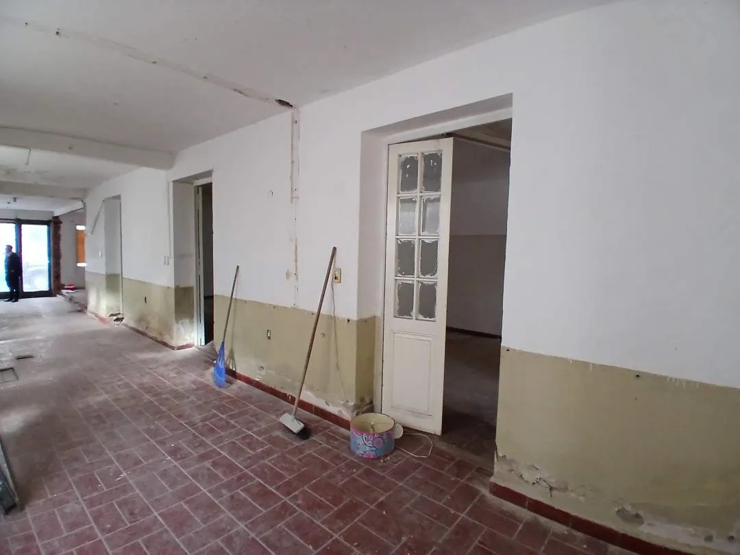 Local Comercial a RECICLAR . Lavalle entre Rivadavia y Colón