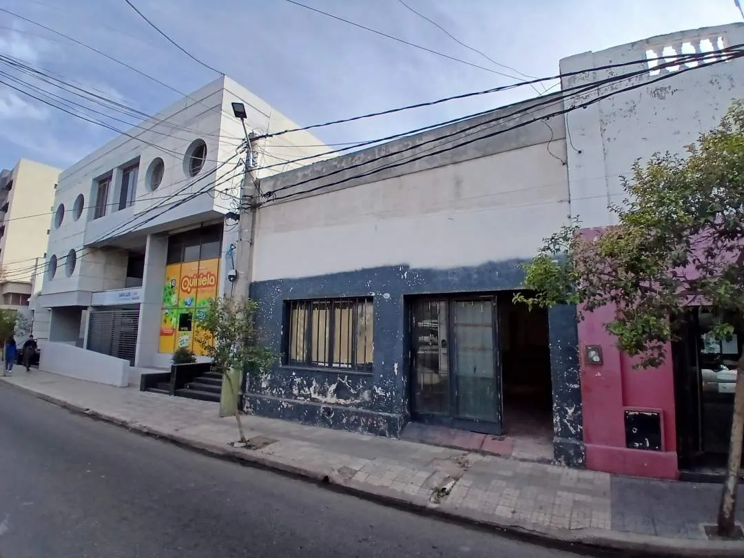Local Comercial a RECICLAR . Lavalle entre Rivadavia y Colón
