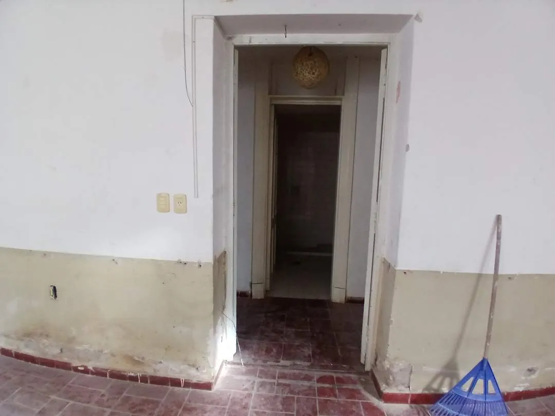 Local Comercial a RECICLAR . Lavalle entre Rivadavia y Colón