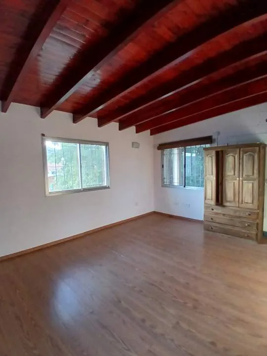Casa. Juana Koslay. Tres Domitorios