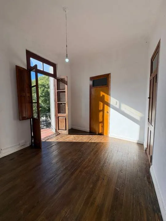 Alquiler. Departamento dos dormitorios. Peatonal Rivadavia y Paseo del Padre.