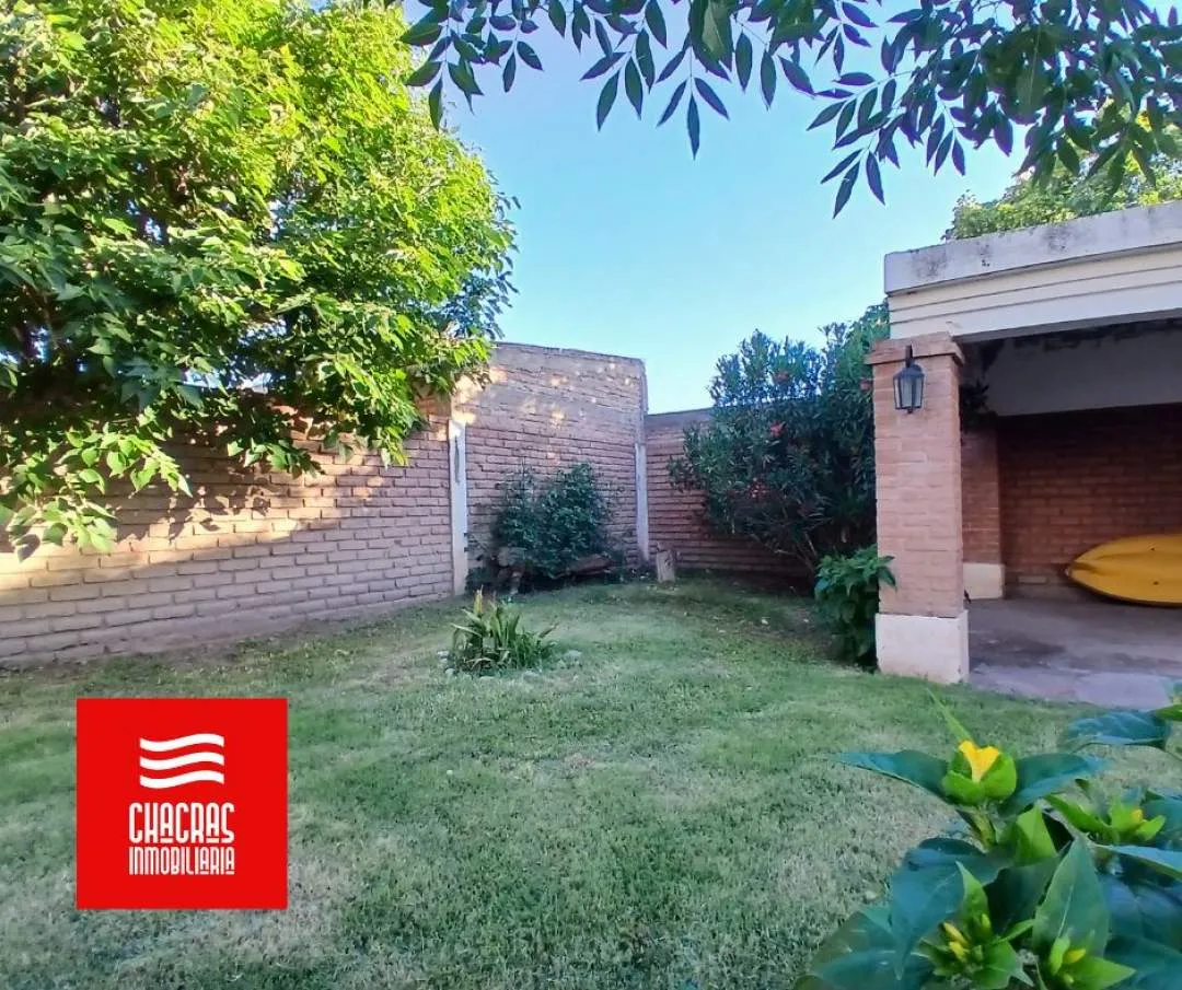Casa. Barrio Los Eucaliptus. Amplia cochera y quincho.