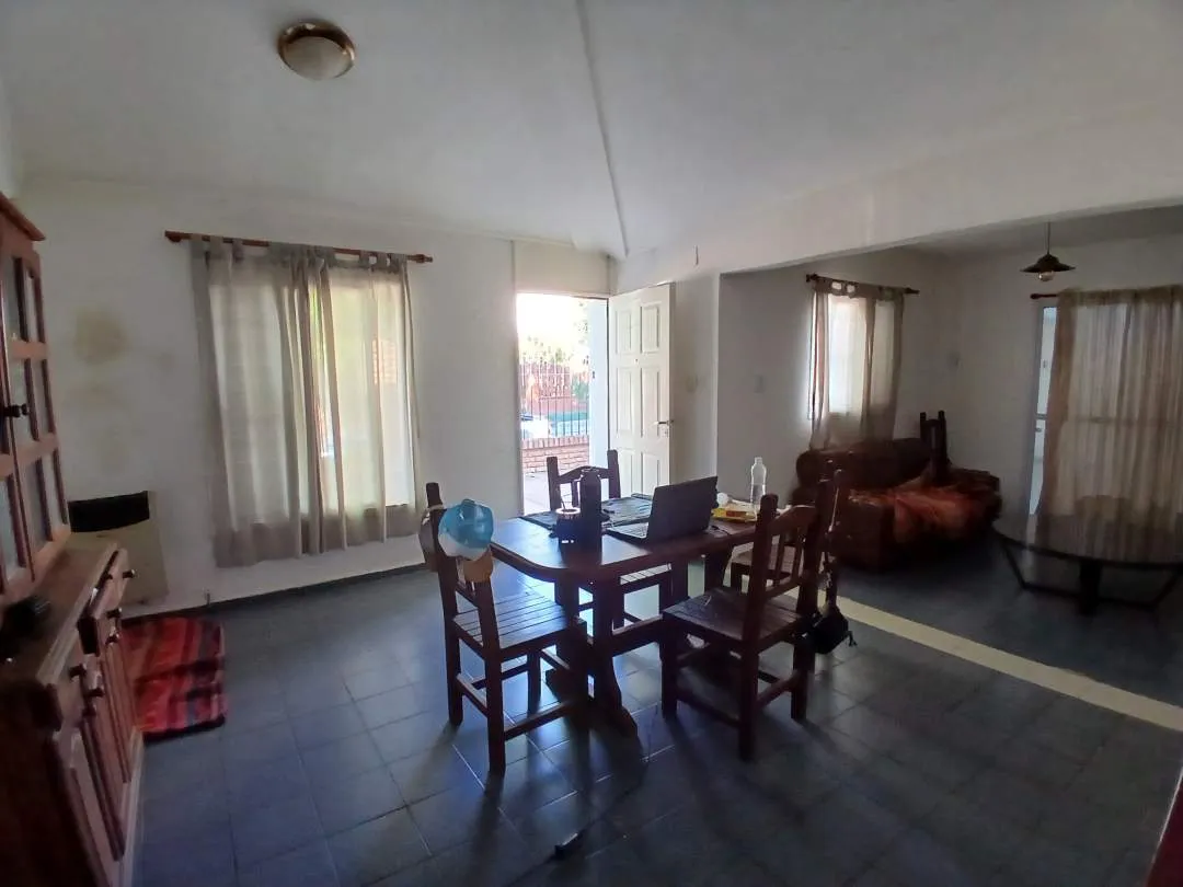Casa. Barrio Los Eucaliptus. Amplia cochera y quincho.