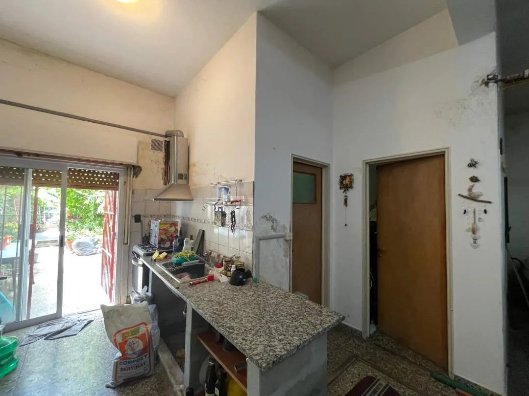 Galpon /depósito con 2 Departamentos en Block-Venta-Martín Coronado