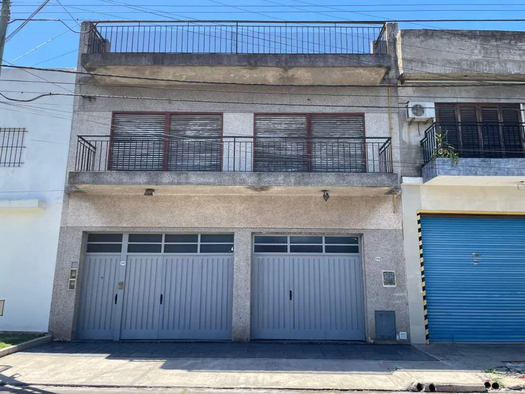 Galpon /depósito con 2 Departamentos en Block-Venta-Martín Coronado