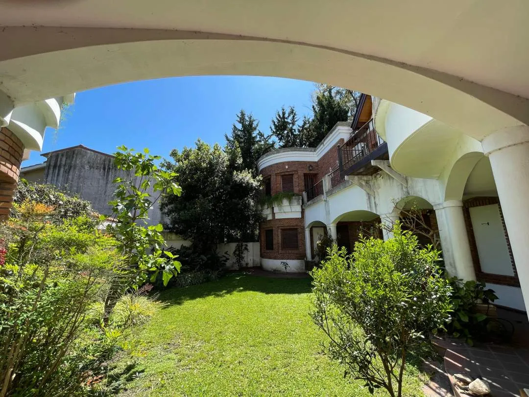 Espectacular Casa 6 ambientes Ciudad Jardin