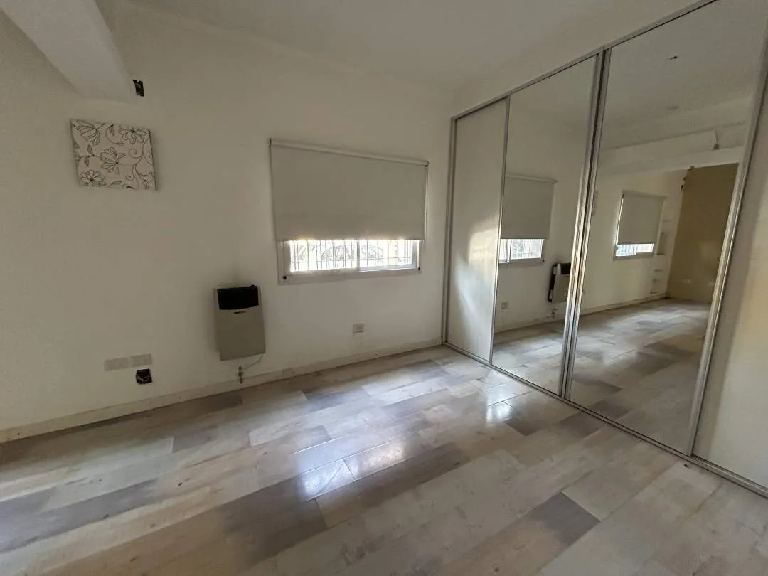 Hermosa propiedad de 5 ambientes en Caseros