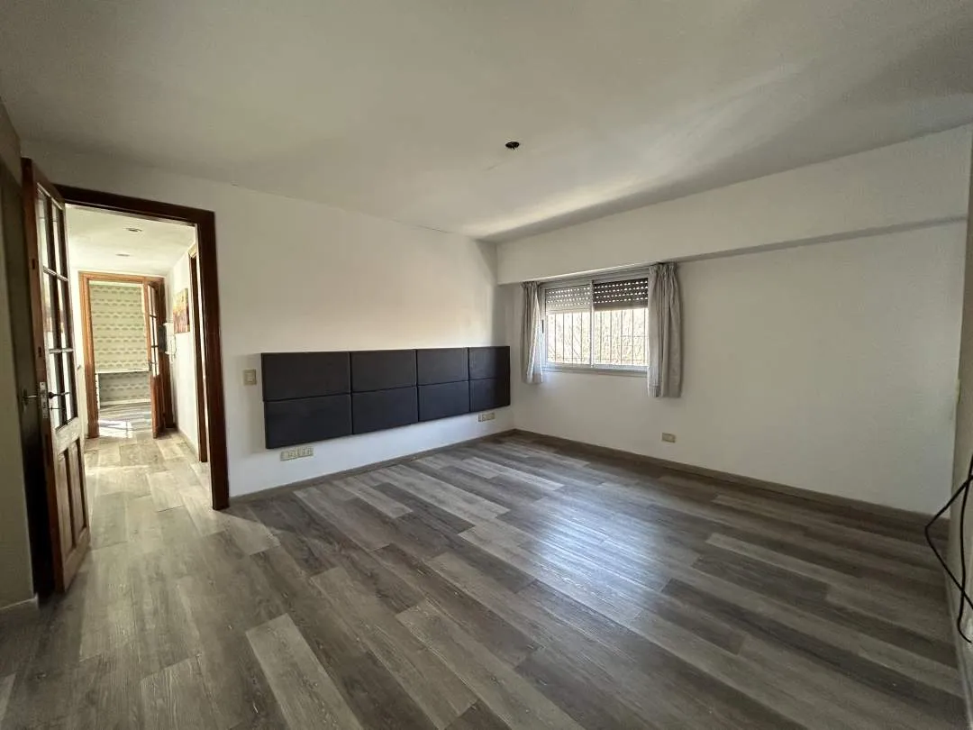 Hermosa propiedad de 5 ambientes en Caseros