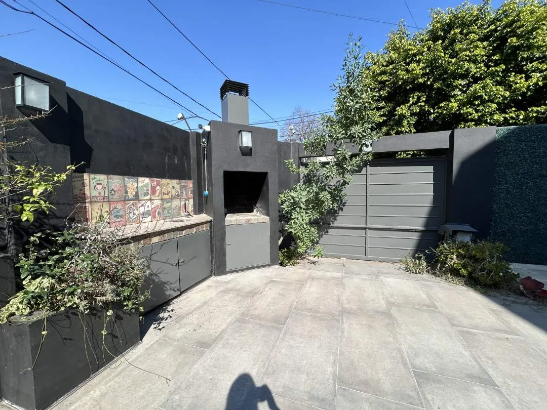 Hermosa propiedad de 5 ambientes en Caseros