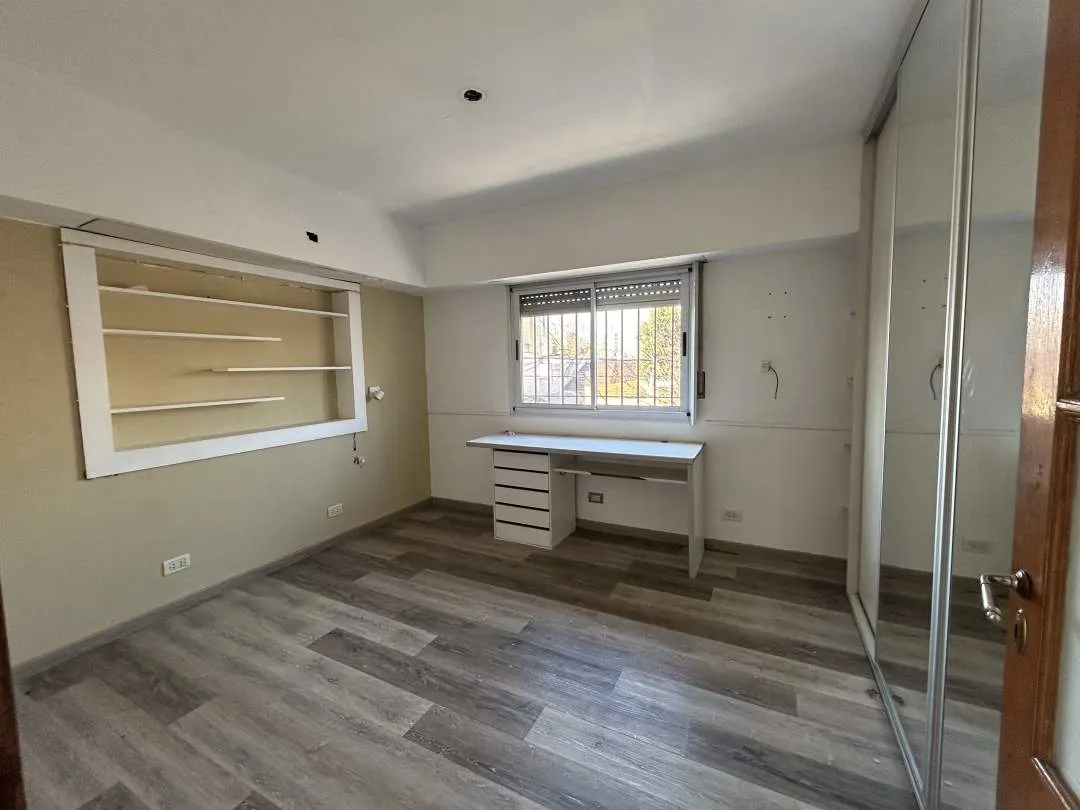 Hermosa propiedad de 5 ambientes en Caseros