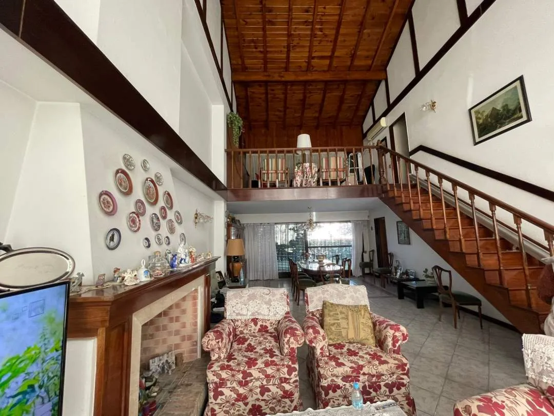 Casa-Venta-Ciudad Jardin 5 ambientes