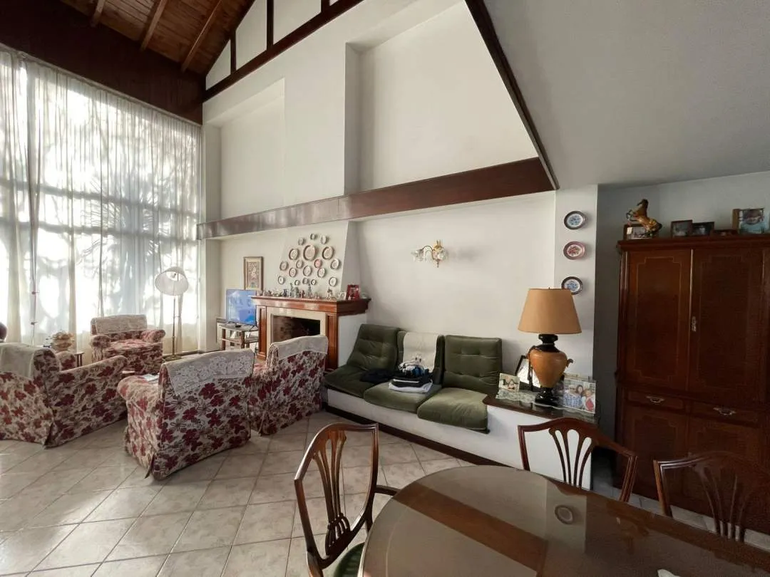 Casa-Venta-Ciudad Jardin 5 ambientes