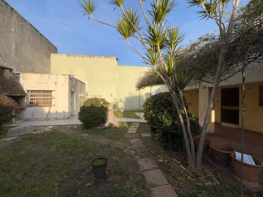 Casa con gran lote en Venta - Martin Coronado