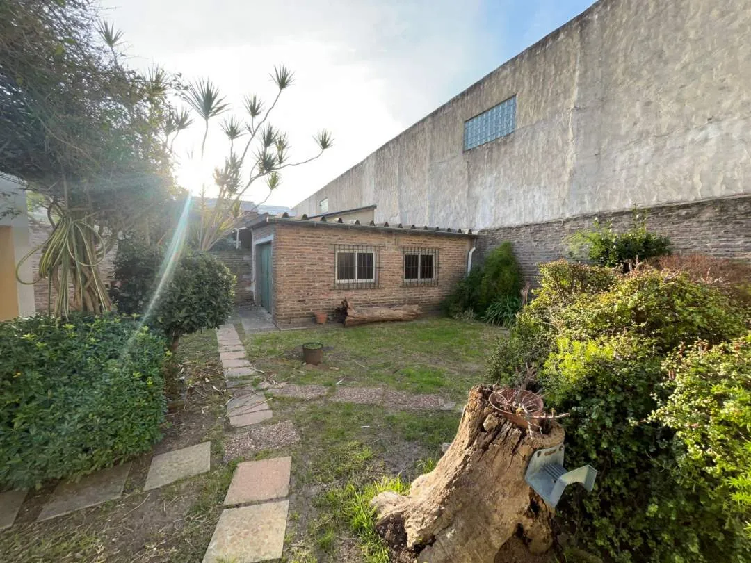 Casa con gran lote en Venta - Martin Coronado