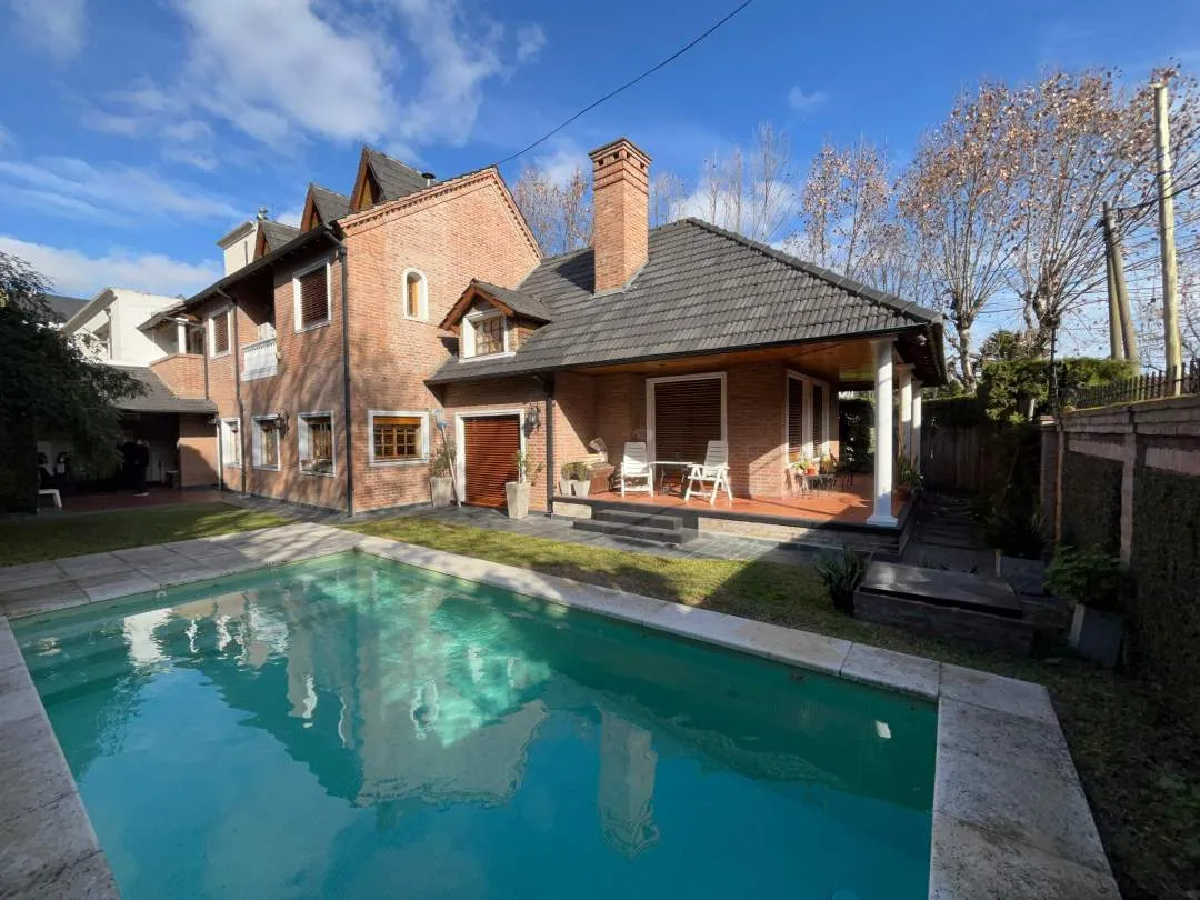 Casa en Venta  sobre Geranios - Ciudad Jardin
