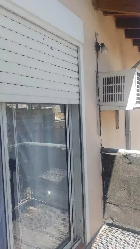 Amplio Monoambiente Con Balcón A Metros De Parque Sarmiento