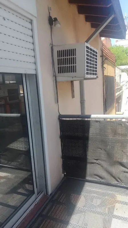 Amplio Monoambiente Con Balcón A Metros De Parque Sarmiento