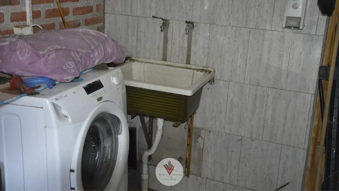 Venta Cancha de Paddle con  Residencial de 4 ambientes