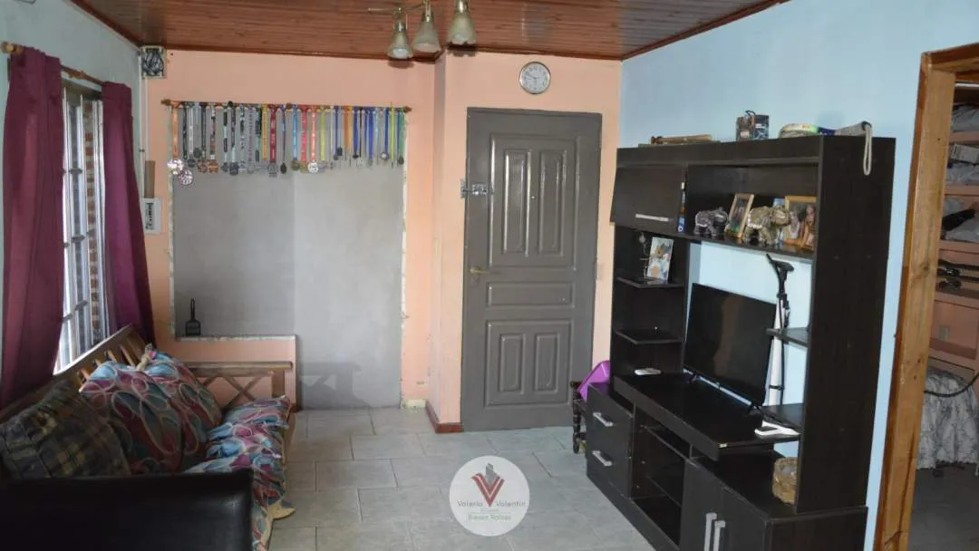 Venta Cancha de Paddle con  Residencial de 4 ambientes