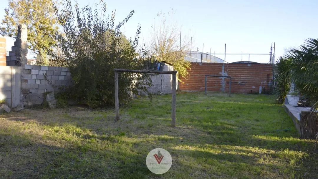 Venta Cancha de Paddle con  Residencial de 4 ambientes