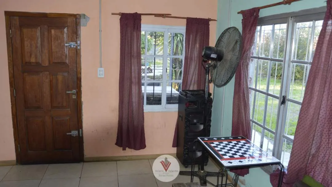 Venta Cancha de Paddle con  Residencial de 4 ambientes