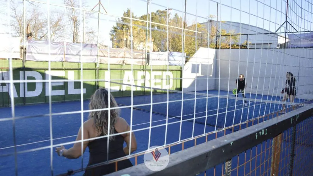 Venta Cancha de Paddle con  Residencial de 4 ambientes