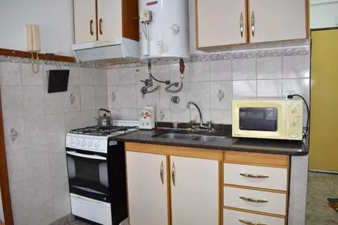 DEPARTAMENTO A METROS DEL CENTRO Y DEL MAR
