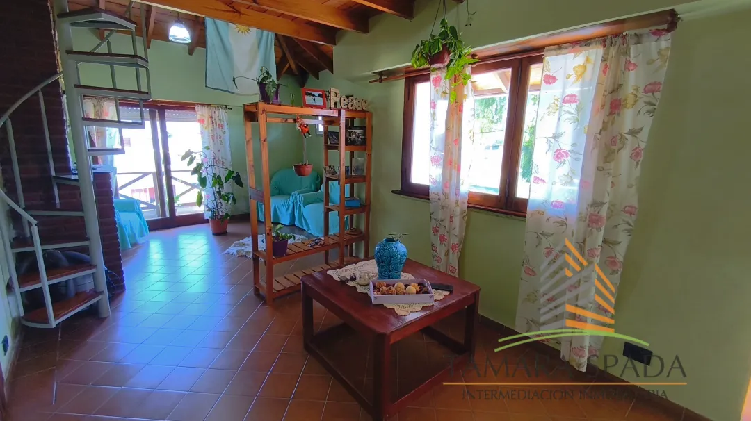 GRAN CASA CON LOCAL A UNA CUADRA DE LA AV. 41