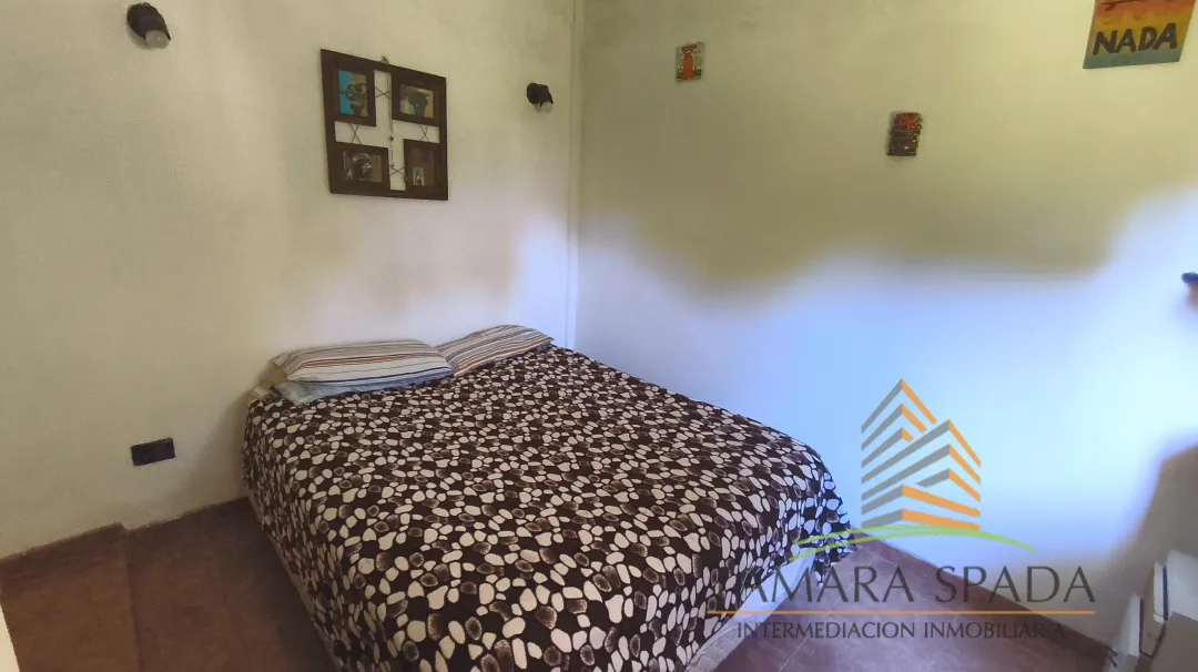 GRAN CASA CON LOCAL A UNA CUADRA DE LA AV. 41