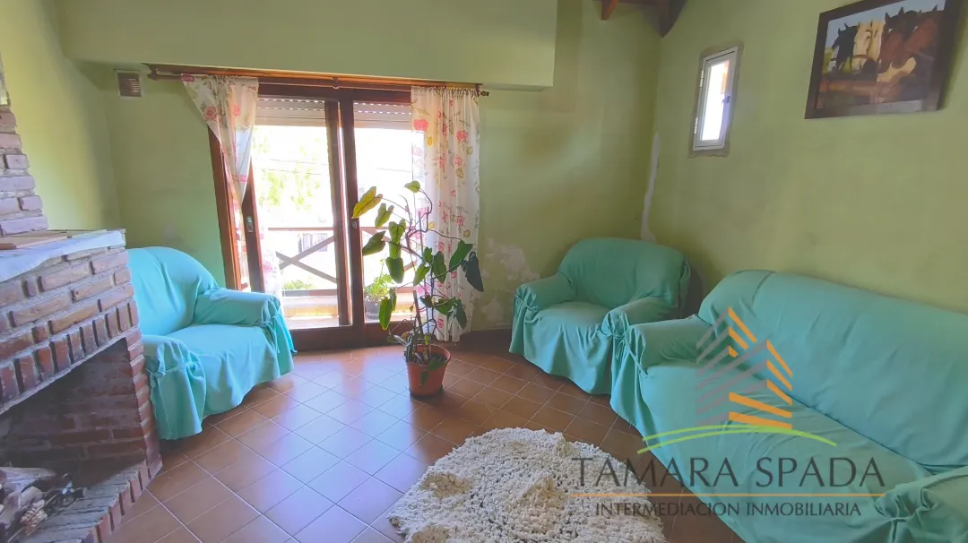 GRAN CASA CON LOCAL A UNA CUADRA DE LA AV. 41