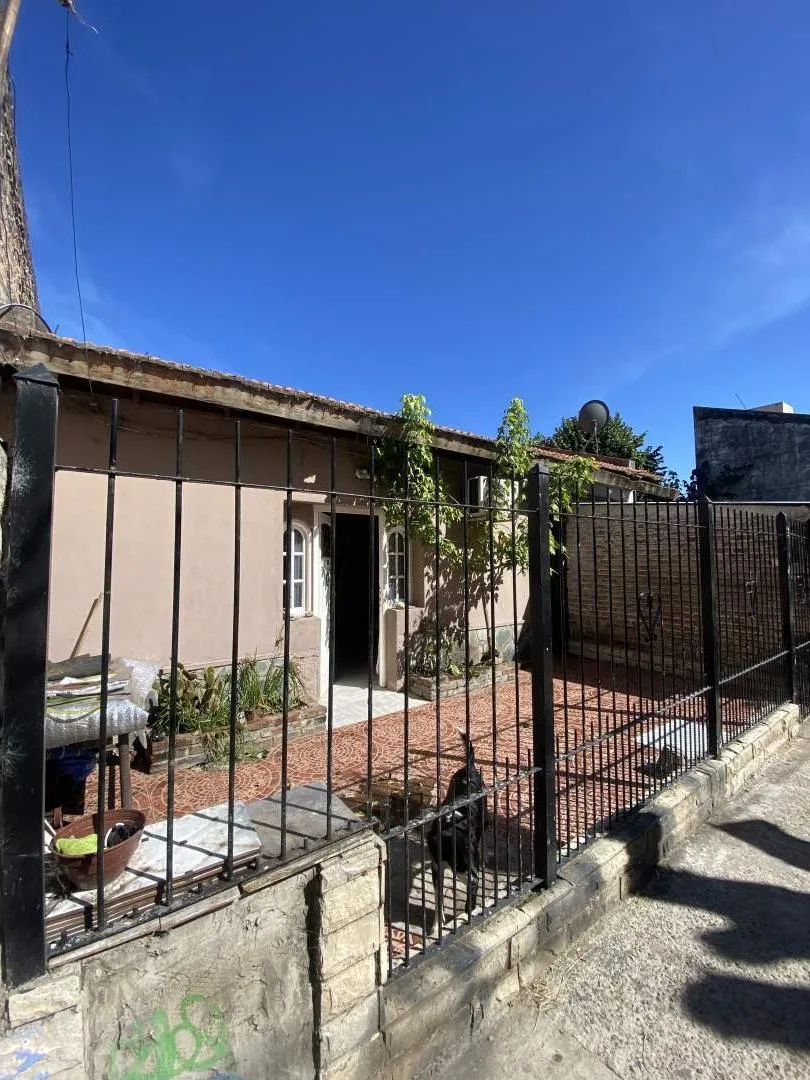 Casa en Venta, a la entrada del polideportivo de General Rodriguez