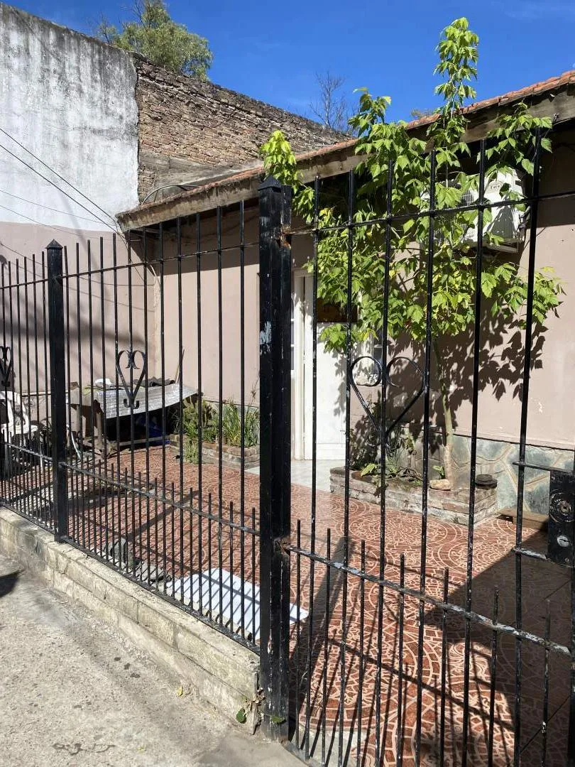 Casa en Venta, a la entrada del polideportivo de General Rodriguez