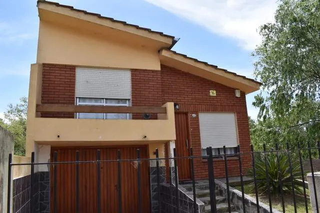 CASA Y DEPARTAMENTO DE DOS AMBIENTES