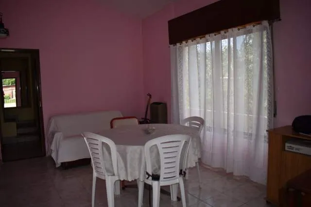 CASA Y DEPARTAMENTO DE DOS AMBIENTES